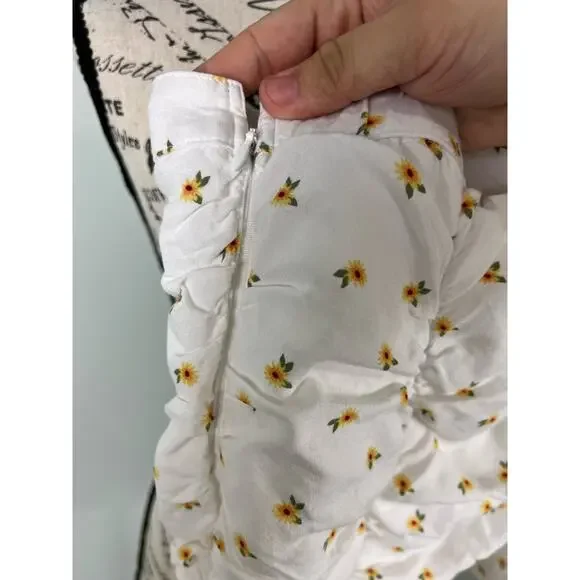 Hollister Ultra High Rise White and Sunflower Pattered Mini Skirt - Picture 6 of 8